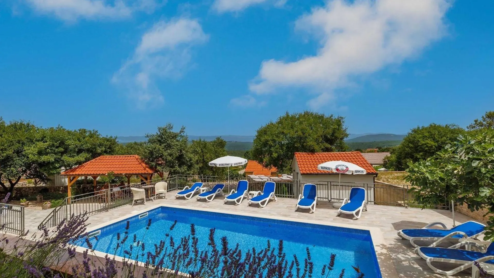 Wonderful Krk Island Stay Shared Pool, Grill Patio, And Nearby Beaches - Studio Apartment Krk Town 0*,
