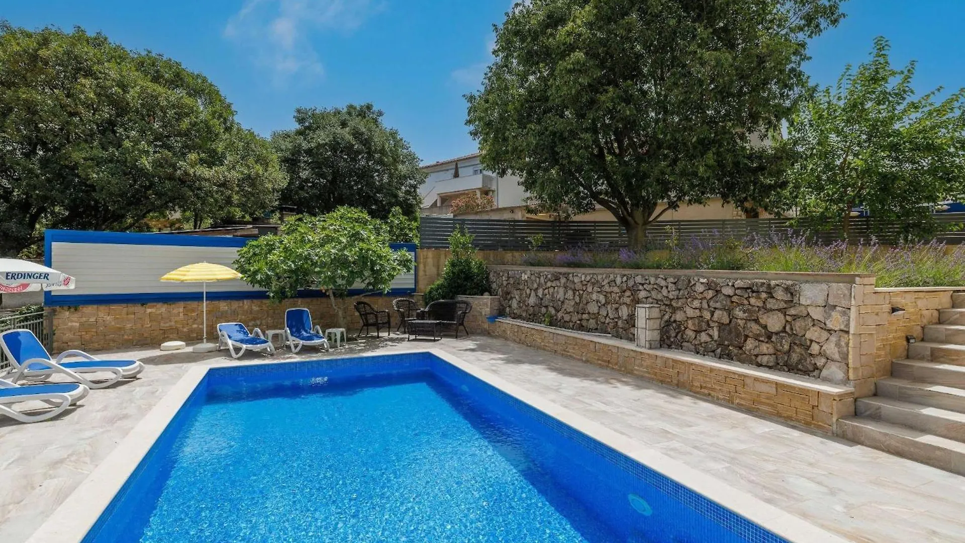 Wonderful Krk Island Stay Shared Pool, Grill Patio, And Nearby Beaches - Studio Apartment Krk Town